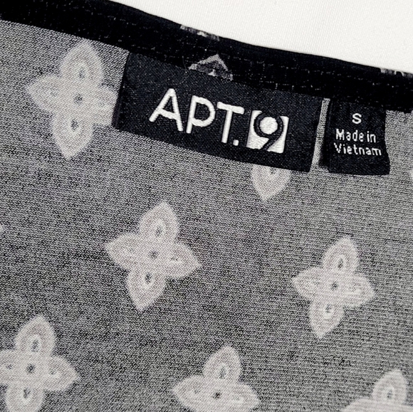 APT. 9 Women's Size S Blouse Top Geometric Print V-neck Flared Shirt - Picture 3 of 7